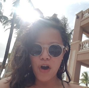 Meet your Posher, Emilie